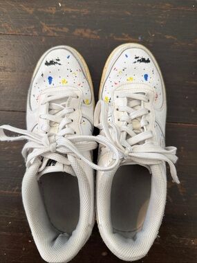 Nike White Kids Sneakers with Blue, Yellow, Red and Black Paint-Splatter